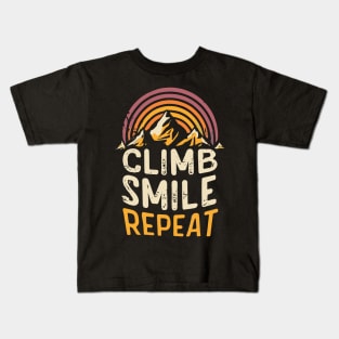 Free Climbing Boulderer Mountain Rock Bouldering Climber Gym Retro Kids T-Shirt